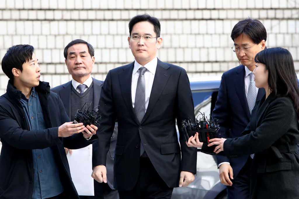 Prosecutors - Samsung Heir Jay Y. Lee Appears At Court For Corruption Retrial - TECHx