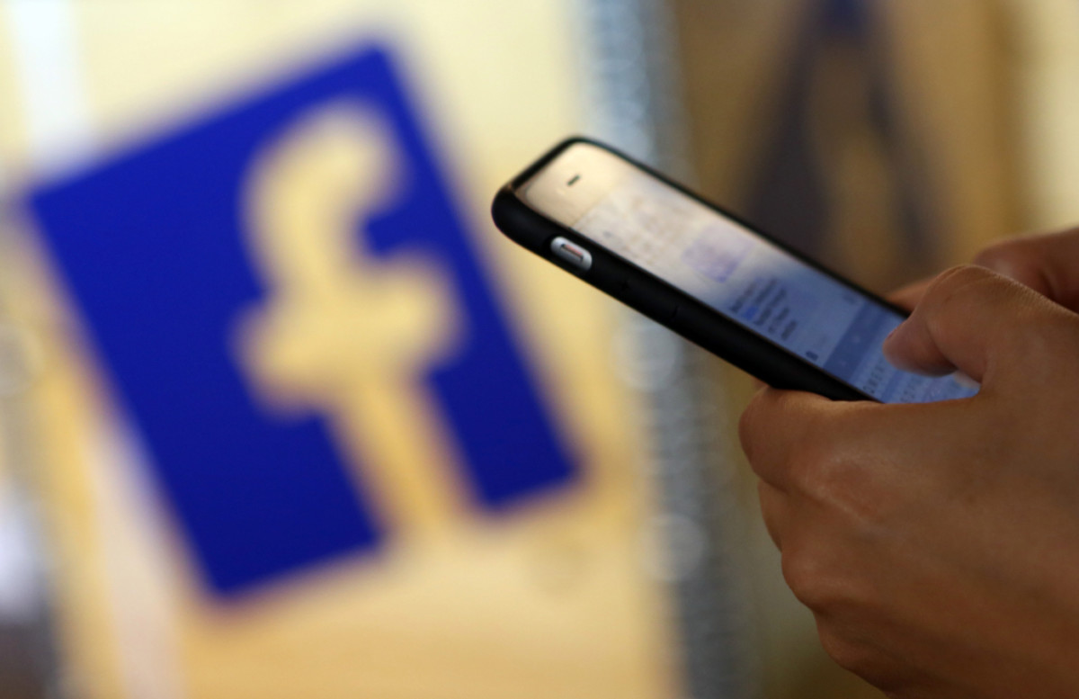 Facebook adds option for US users turn off political ads,